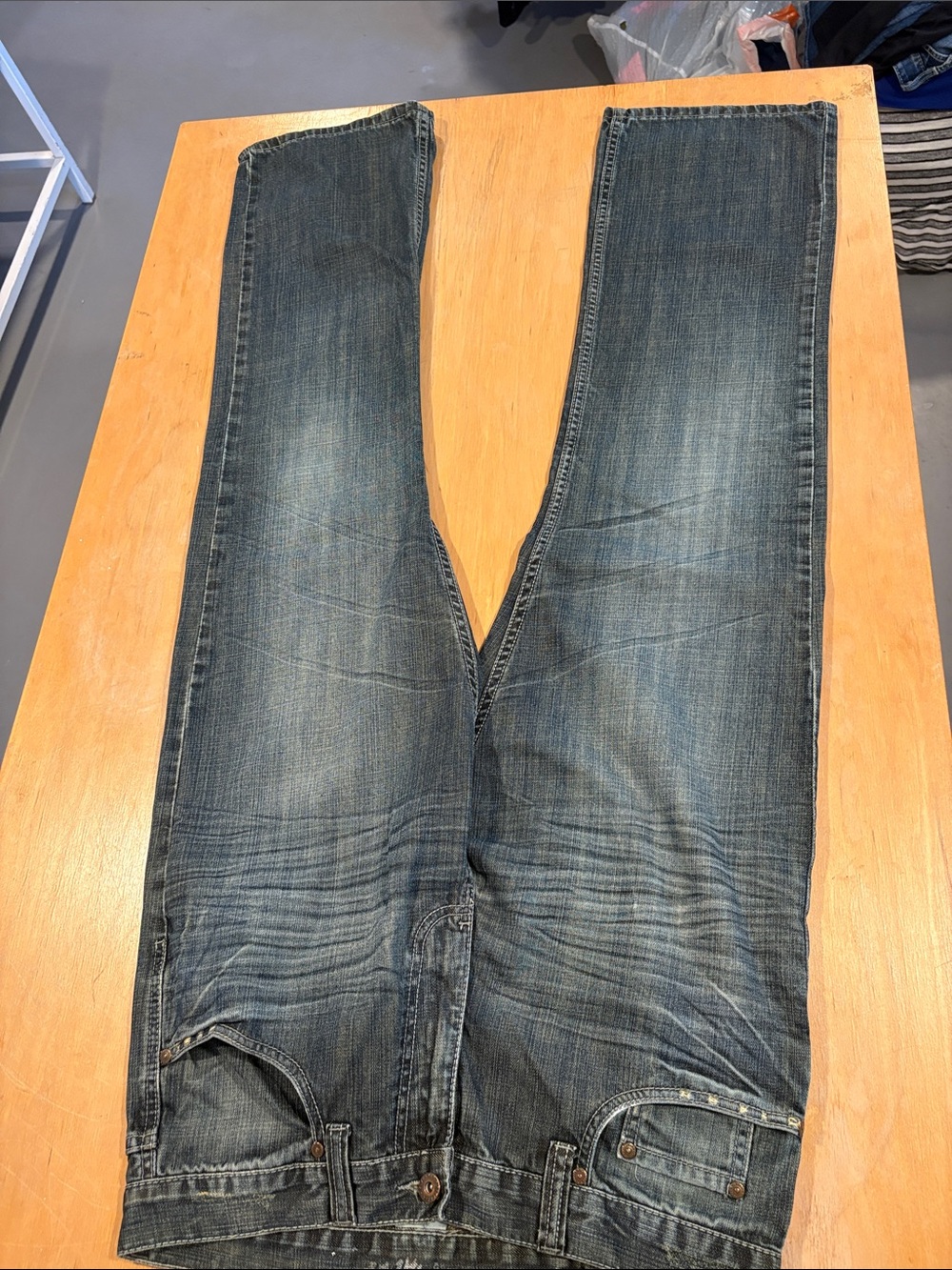 Flypaper ~ Men's Washed Blue Straight Jeans Denim Blue Jeans 32 x 32
